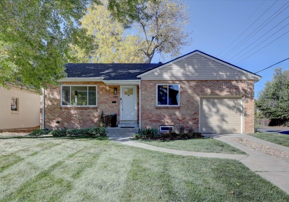 24KRealEstate-795 Jasmine Street front photo